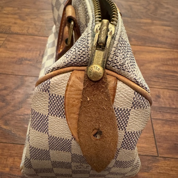 Louis Vuitton Speedy Handbag - Picture 8 of 10